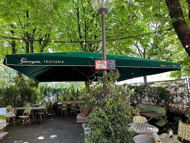 Uhlmann Großschirm 6x6 m als Sonderanfertigung für die Giorgia Trattoria